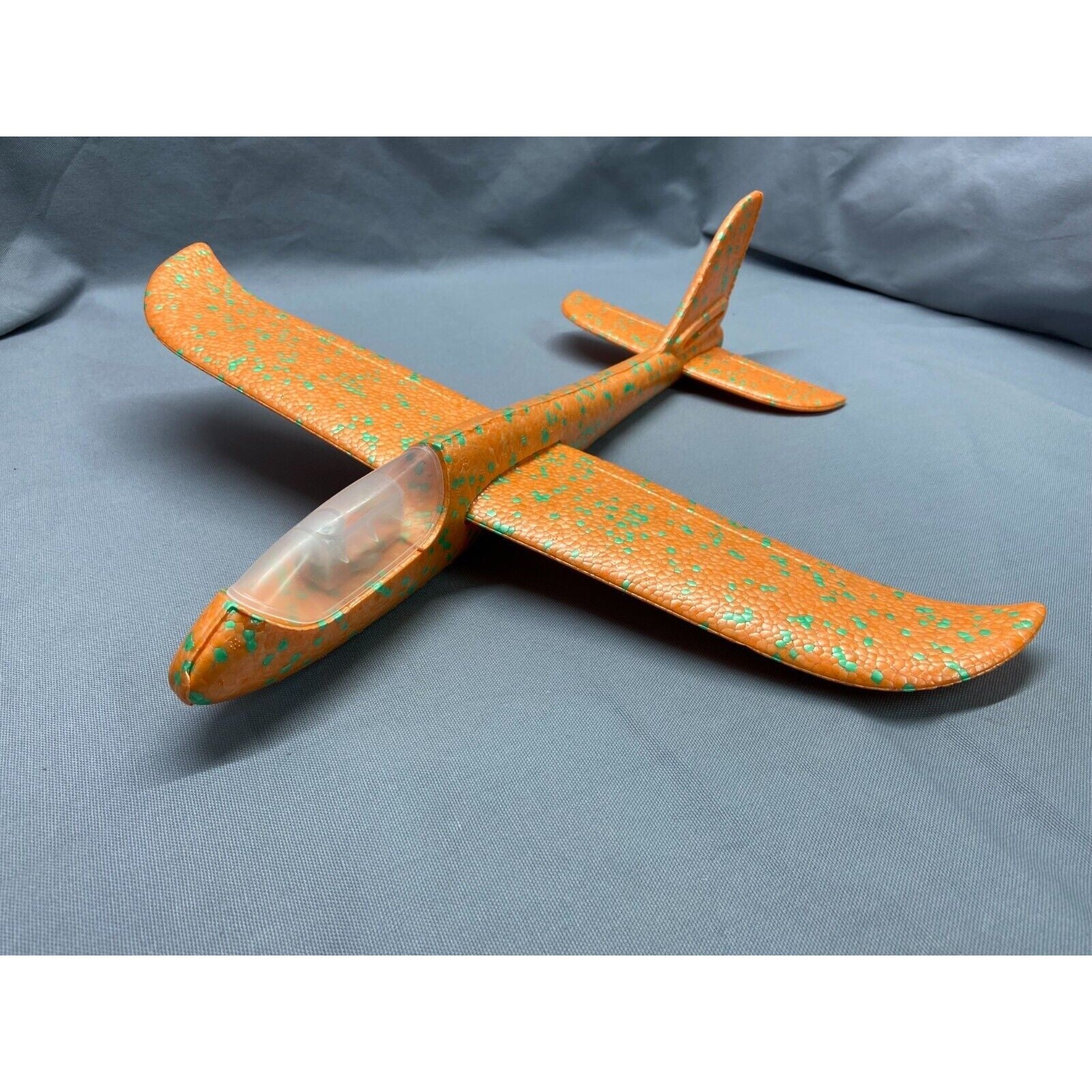 Avion planor polistiren 47 cm cu lumini LED portocalii – jucărie zburătoare ușoară