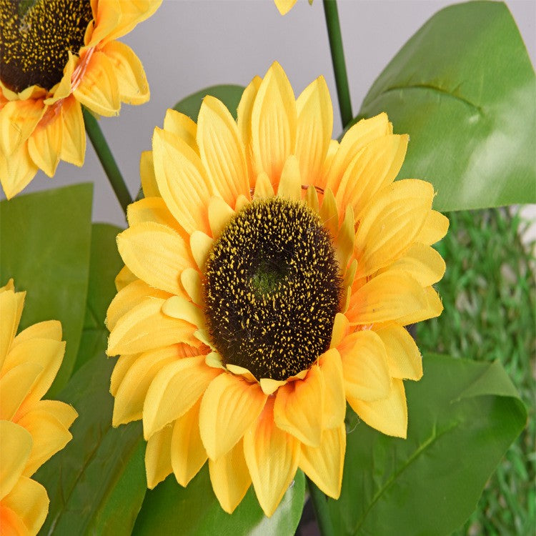 Lampă solară LED tip floarea-soarelui cu 3 flori – iluminare decorativă pentru grădină, 70 cm înălțime