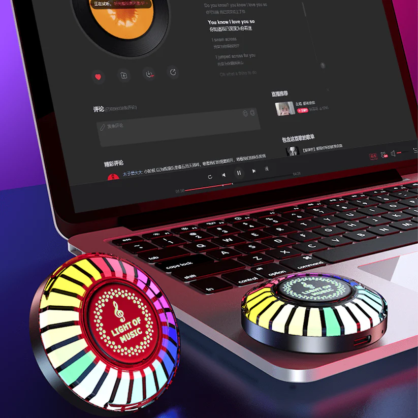 Lumină Ambientală Auto cu Senzor de Sunet și Bază Magnetică – Control prin Aplicație, RGB, USB/Reîncărcabilă