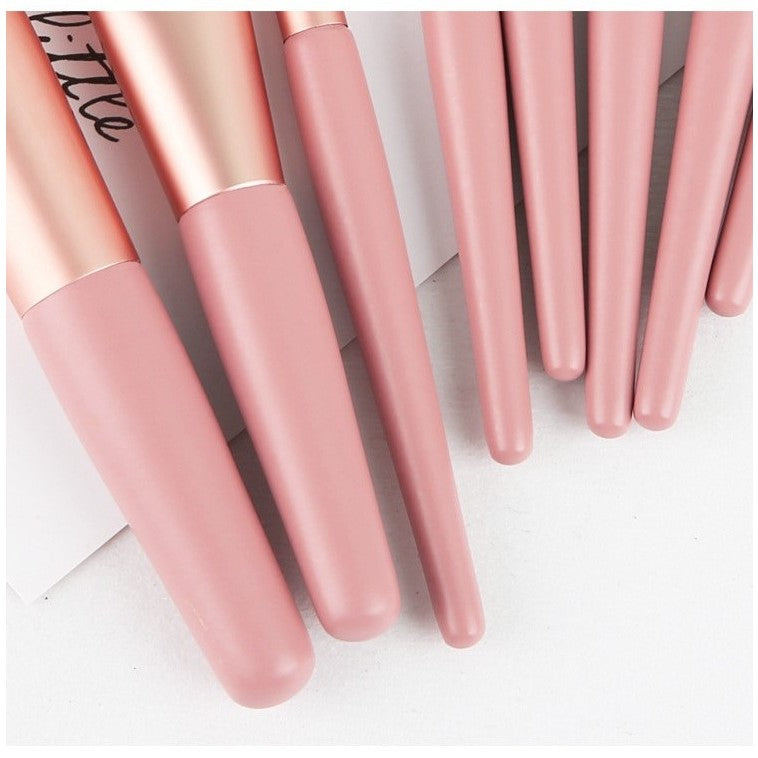 Mini Set Portabil 8 Pensule Machiaj cu Husă Roz – Ideal pentru Călătorii și Retușuri