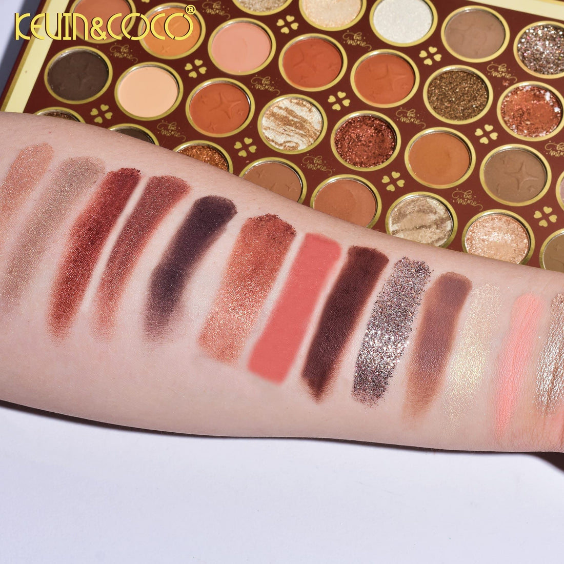 Trusă de machiaj 32 culori – paletă completă farduri pentru look-uri versatile