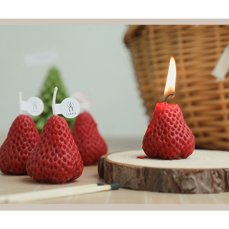 Set 4 Lumânări Parfumate Capsuni – Aromă Plăcută și Ardere 30 Min